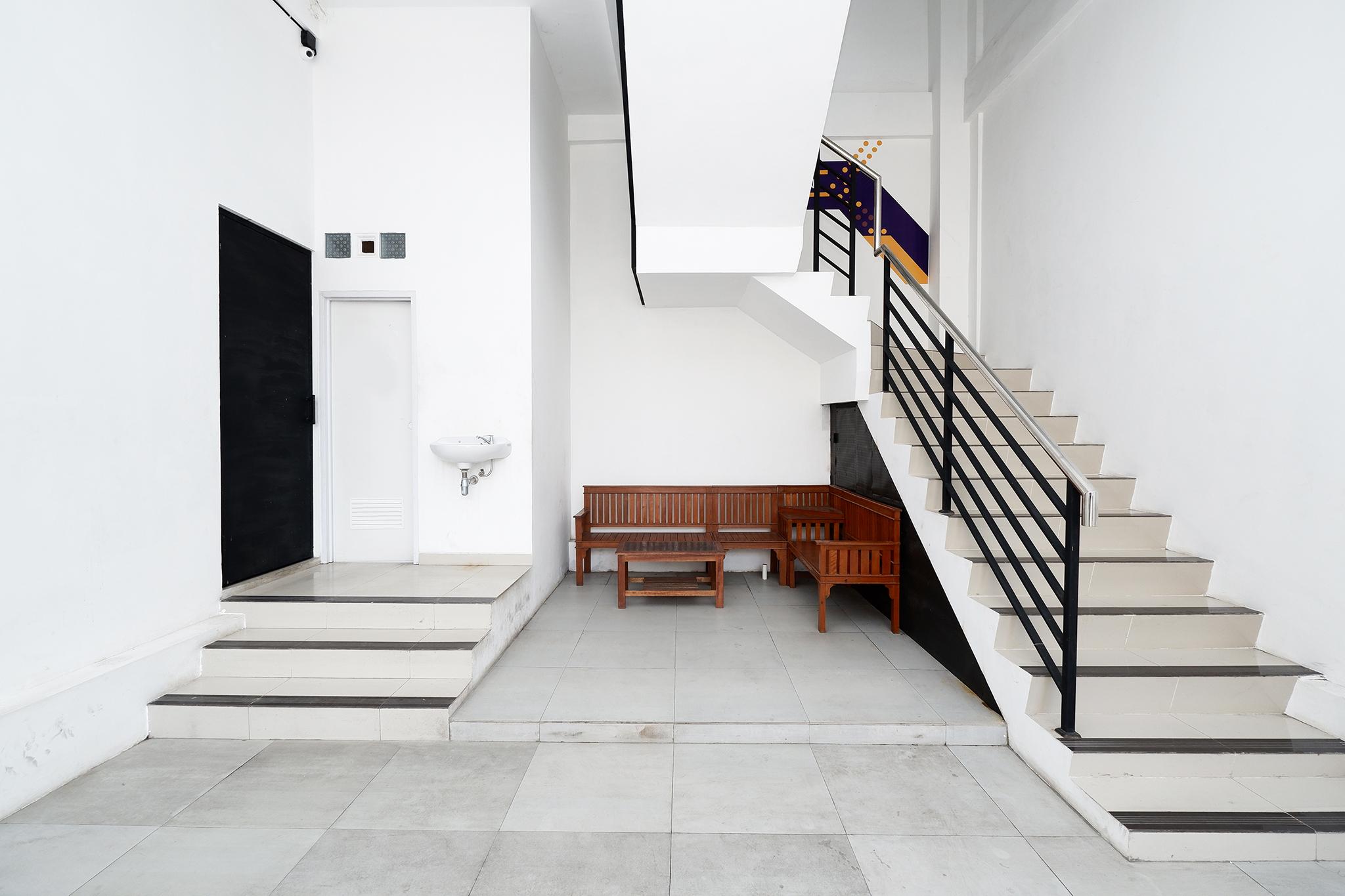 Spot On 2026 Arta Residence Semarang Esterno foto